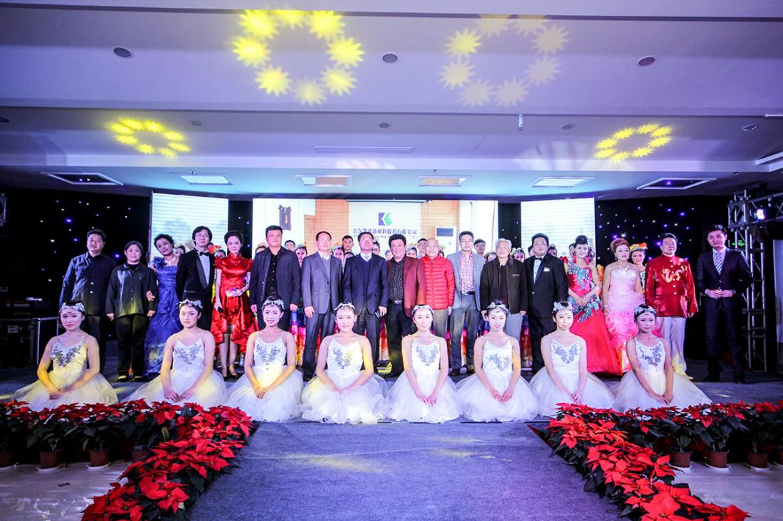 公司30年庆典活动合影